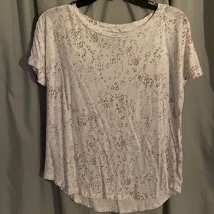 Size Medium 24/7 print tee from Maurice’s. Small cuff on sleeve.